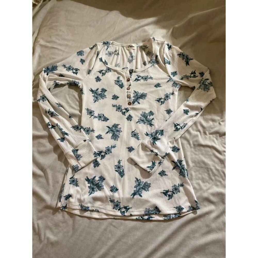 The Pulse Boutique Floral Henley Top Long Sleeve Ribbed Knit Blue White